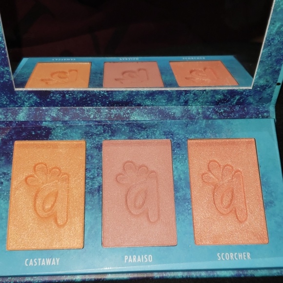 Blush - Picture 2 of 2